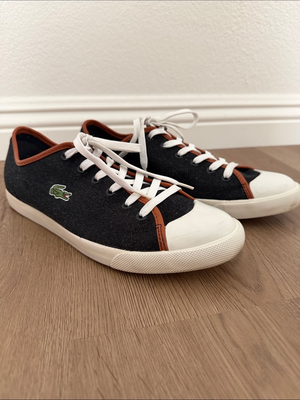 Lacoste men’s sneaker brand new